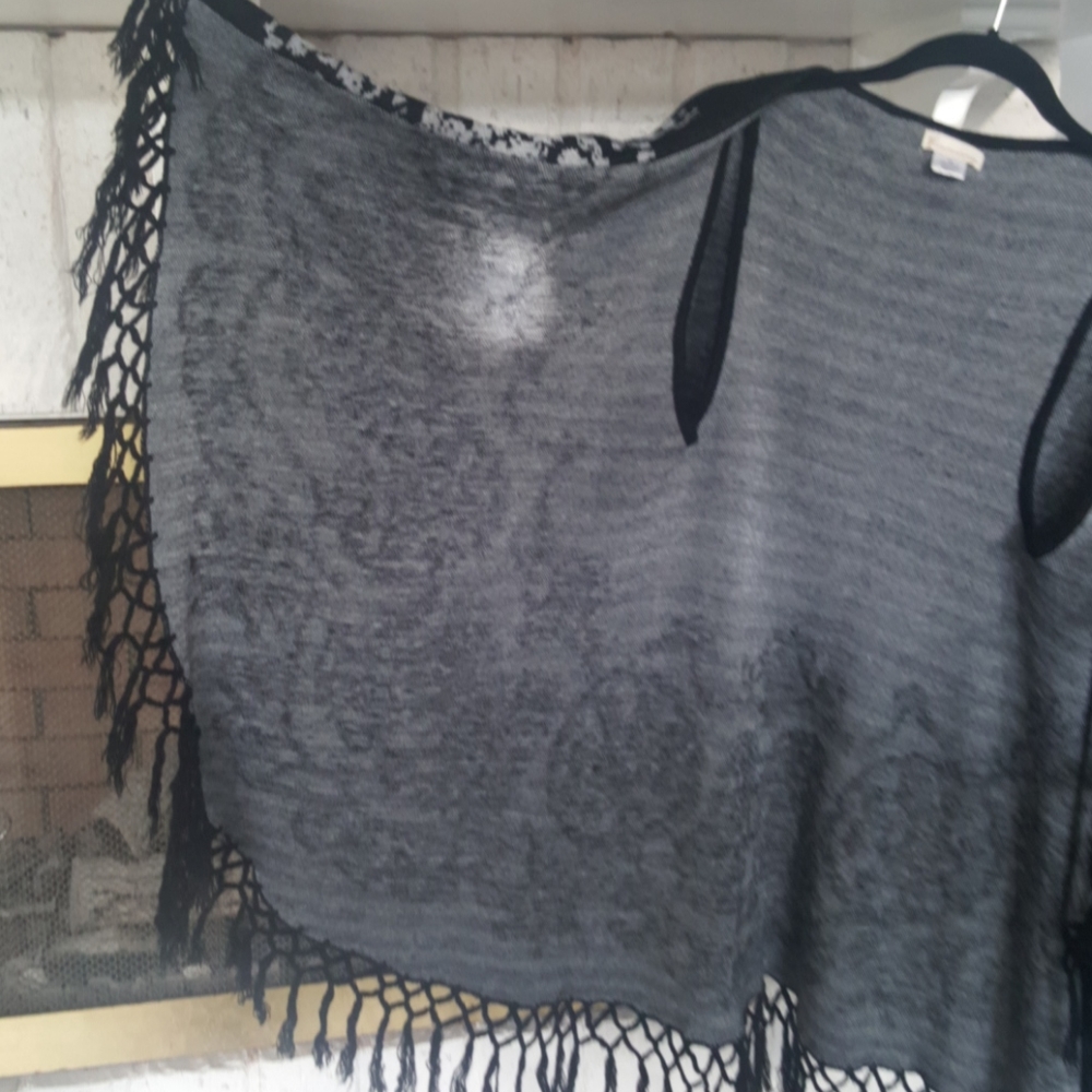 Poncho - Picture 3 of 5